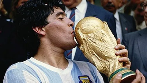 “主场魅力对决客场优势，巅峰之战火花四溅！”